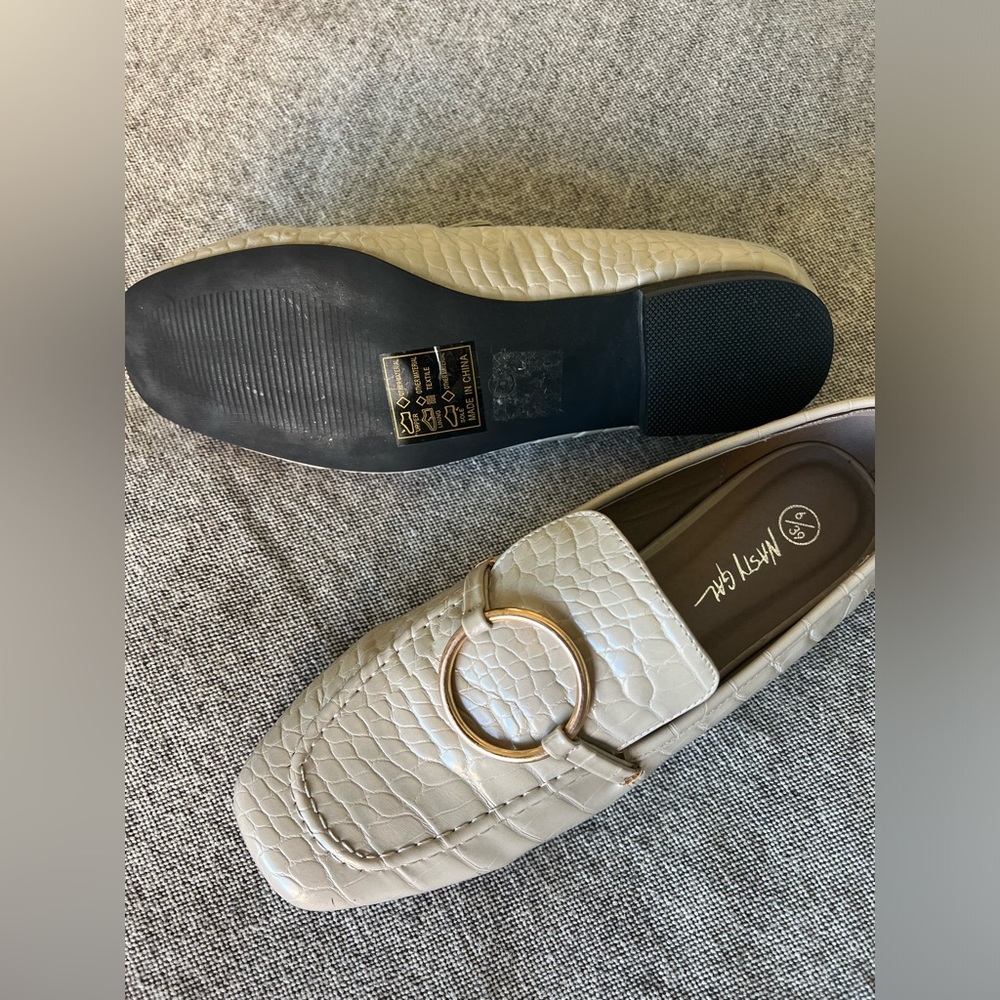NASTY GAL Faux Leather Croc O-Ring loafers sz. 9